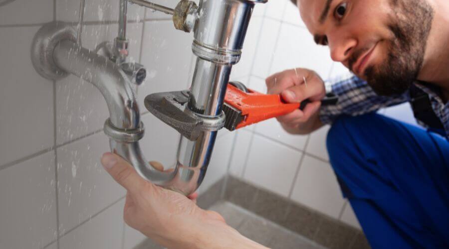 Expert burst pipe repair services in Luray, MO